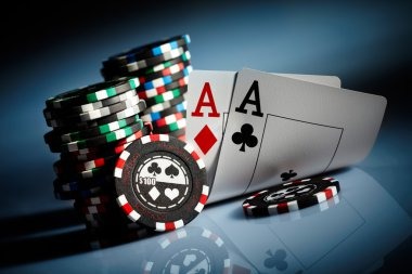 Fortune Tiger slot game interface on mobile showing reels and spin controls